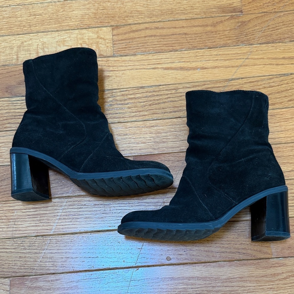 Aquatilia suede boots - in great condition 6.5